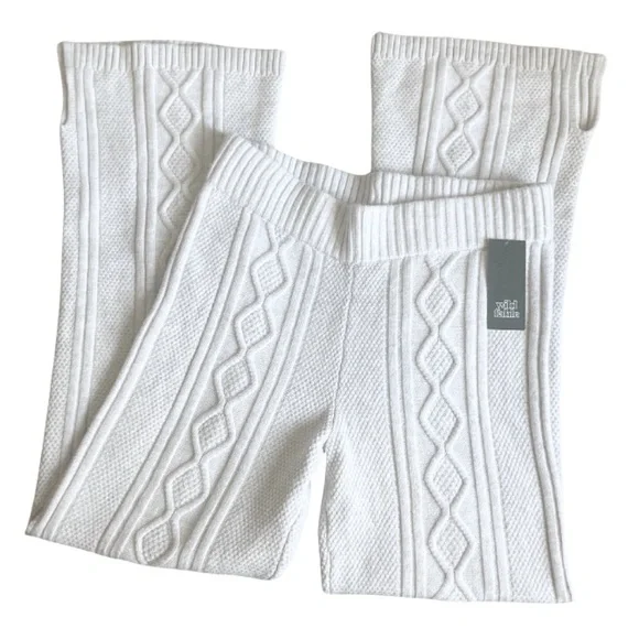 NWT Wild Fable Gray Cable Knit Sweater Pants Size Medium Flare Leg Lounge Pants - Picture 2 of 4